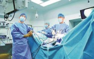 香港女士腰椎间盘突出3个月夜不能寐，深圳医生妙手回春 一个小时 手到病除