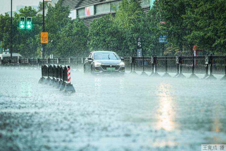 超强台风“康妮”今明两天或给上海带来大风大暴雨