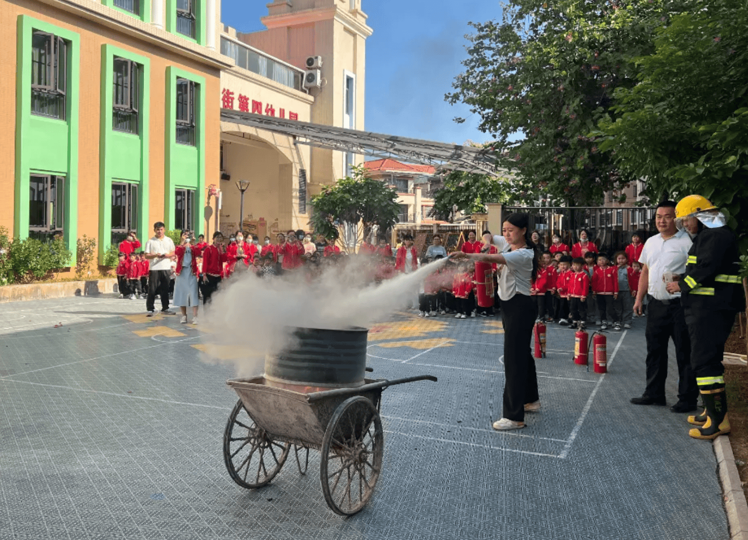 全民消防，生命至上！荔湖街扎实开展“119”消防宣传月活动