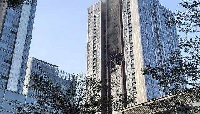 深圳悦府二期爆燃事故背后：亲历者、赔偿难题和超高层建筑反思